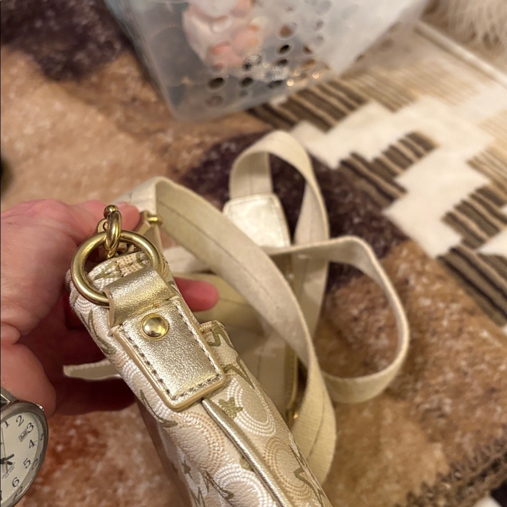 Coach Gold and Cream Waverly Snow Queen swing bag! - Picture 10 of 11